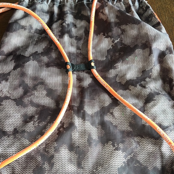 Unisex Under Armour sackpack. Lots of storage. Brown camouflage Great condition - Picture 9 of 11